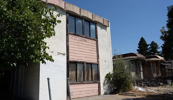 Pink and White Building on East Washington, a vacant property in downtown Petaluma